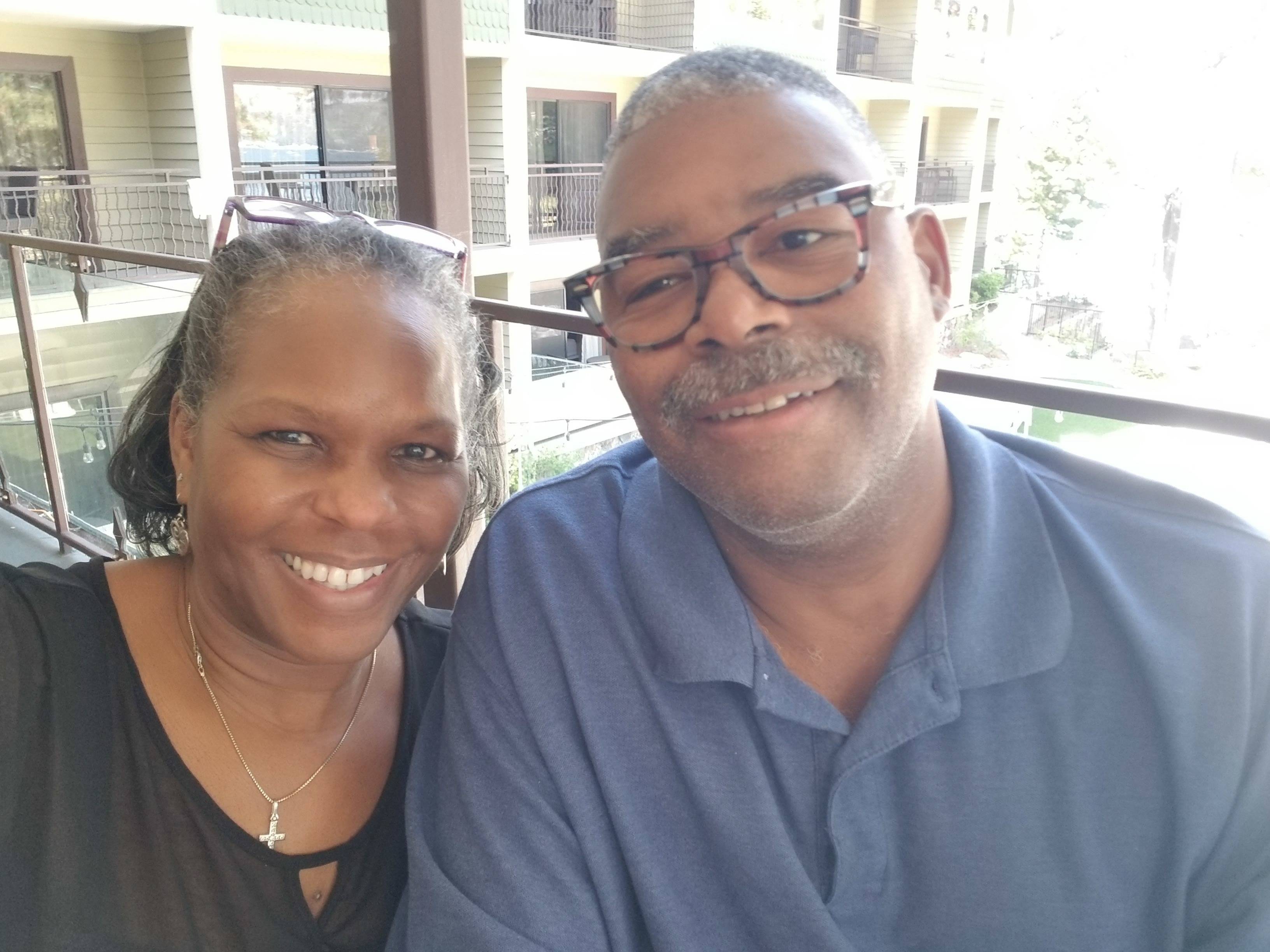 Julie Threats's profile image