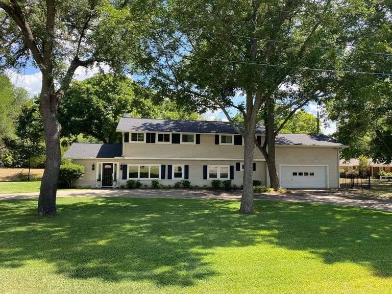house for sale in ennis tx